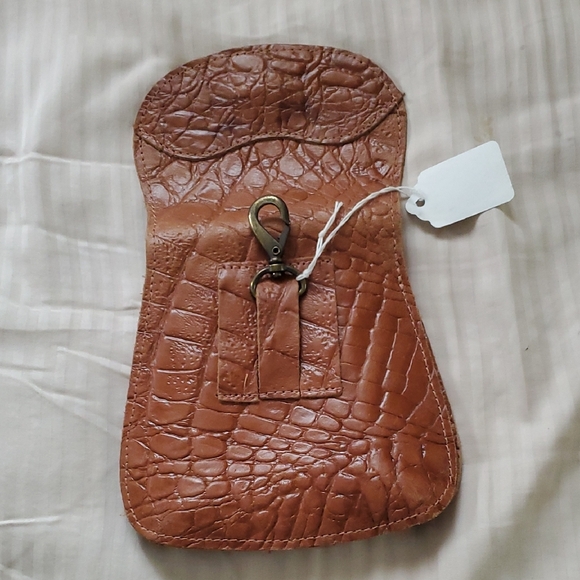 Brown Crocodile Pattern Women\'s Leather Pouch